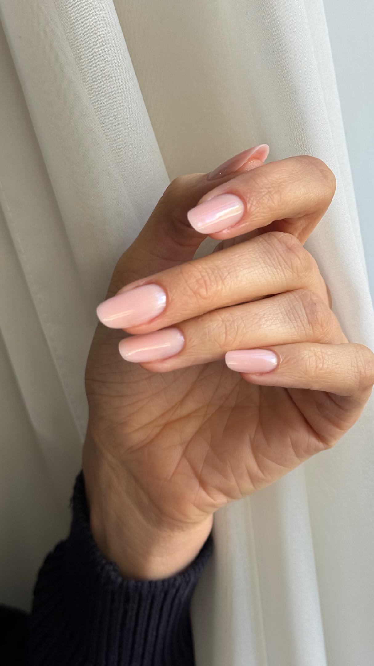 I get this question a lot: what do you do when a client doesn’t want her cuticles cut? If there is very little cuticle, I don’t cut it. I remove it gently with bits and the result is still clean and beautiful. But when there is a lot of cuticle, I always explain that the result won’t look as clean and retention can be affected, so in that case cutting is the better option. It’s not about what I prefer, it’s about what gives you the best result.

Would you like to see more videos like this, or do you have a question you want me to answer next?

#alexandrasoareacademy #nageldesignkurs #nageldesignausbildung #slimnails #nageldesignerin