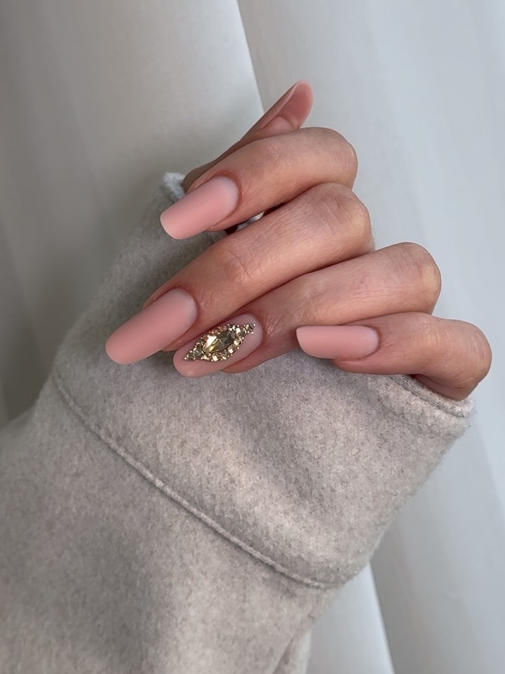 Student work from Course Slim Nails & Fast Tips. @esmeraldarakovic 
Products used you find at @getnailsofficial @getnails_austria 

✨ Polygel Naked Nude
✨ Fast Tips 10 
✨ Top Coat Matte 

#alexandrasoareacademy #slimnails #nageldesignkurs #nageldesignausbildung #nageldesignerin