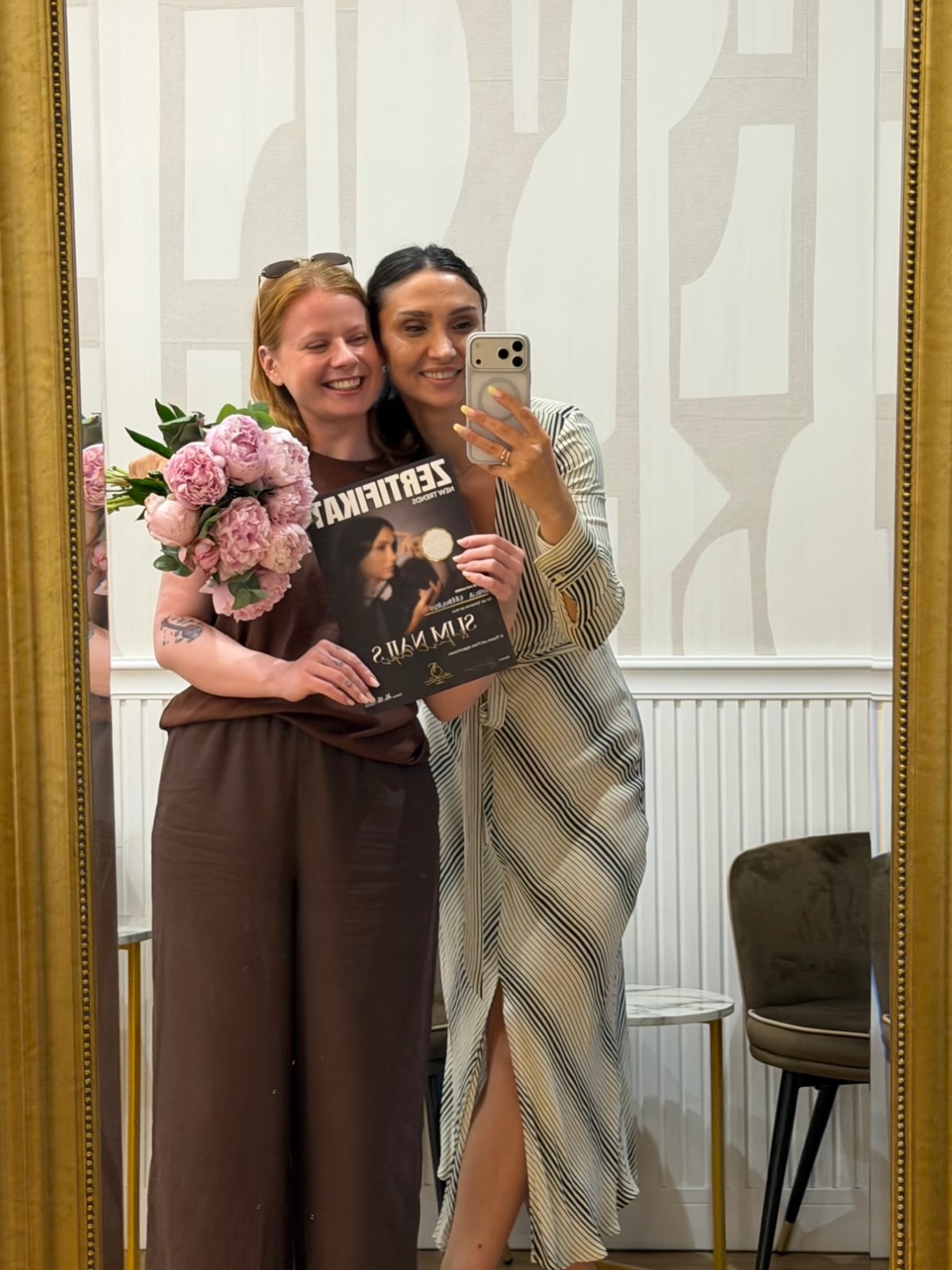 All the way from Bucharest to Vienna for a private Slim Nails training 🥹🤍

Amalia @amaliacaraulasu.nailtech had been dreaming of attending one of my courses since 2023—and knowing that she travelled all this way especially to learn from me truly touched my heart.

She did an absolutely amazing job, and I couldn’t be prouder of her dedication, precision and beautiful results. ✨

It is such an honor to know that my work and energy inspire nail artists beyond borders. Thank you for your trust, Amalia. I’m so grateful our paths finally crossed. 🤍

Swipe to see a little glimpse of our special training day and her beautiful work. ➡️

#slimnails #russianmanicure #russischemaniküre #nageldesignkurs #nageldesignausbildung